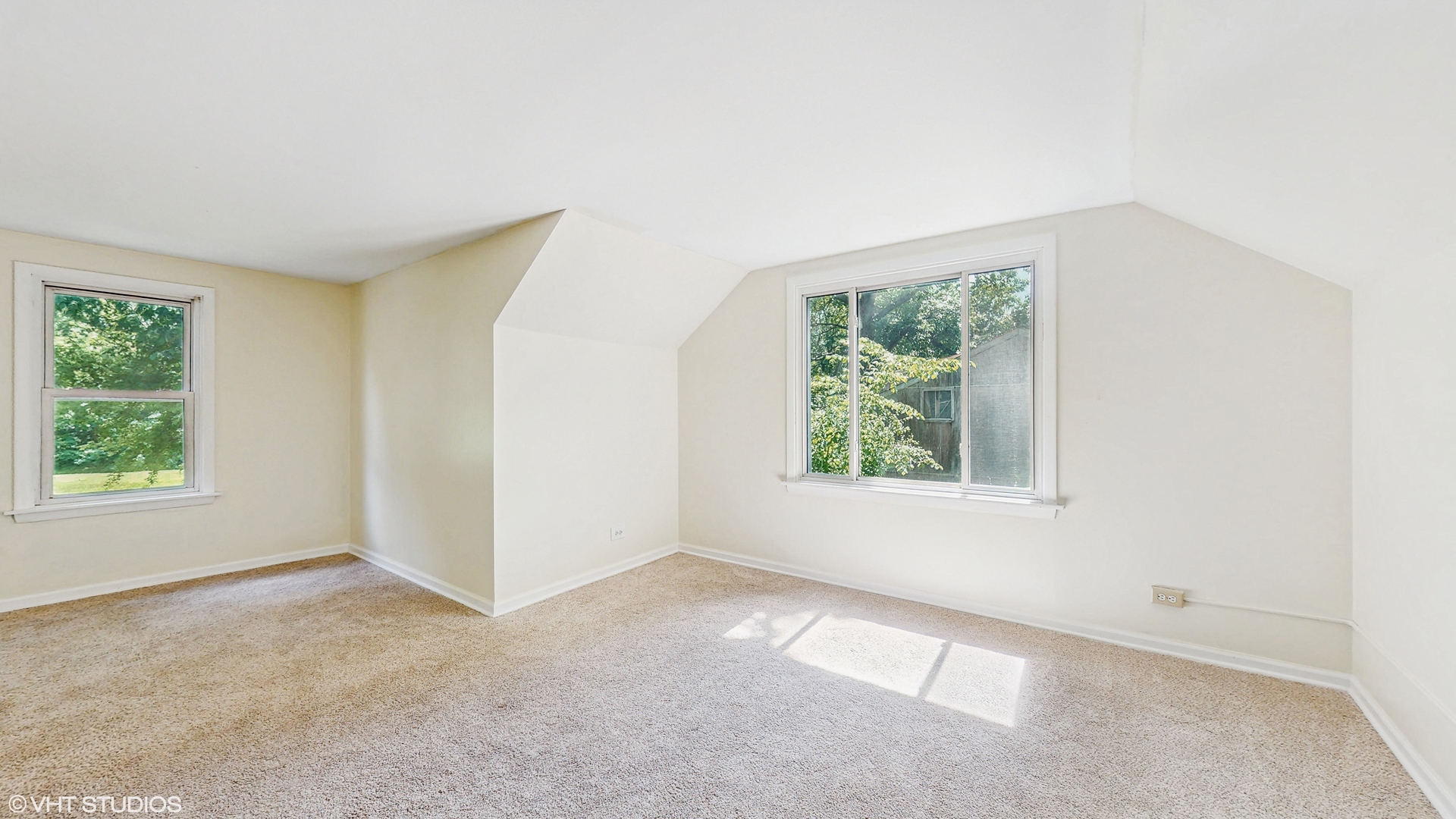 16051 W Des Plaines Drive, Libertyville, IL 60048