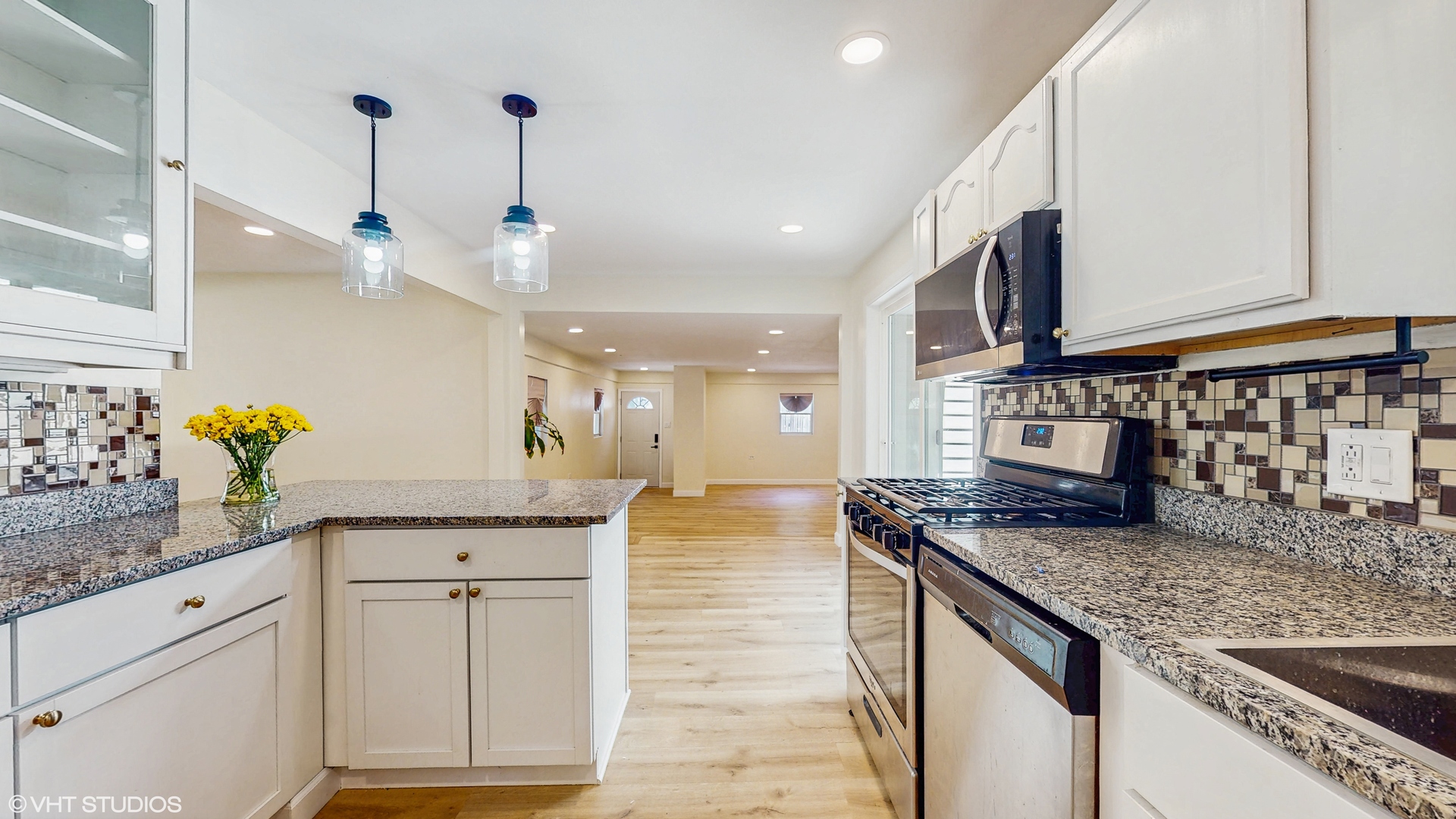 16051 W Des Plaines Drive, Libertyville, IL 60048