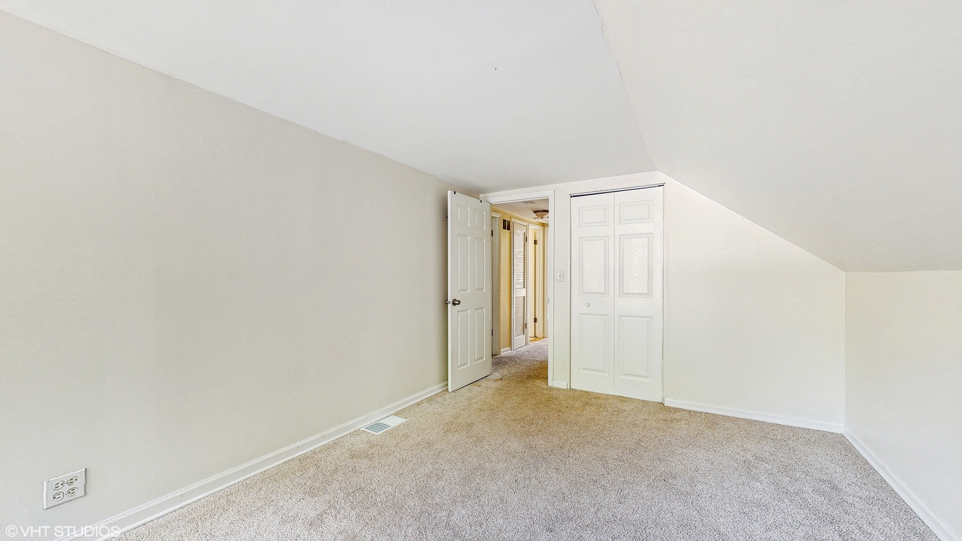 16051 W Des Plaines Drive, Libertyville, IL 60048