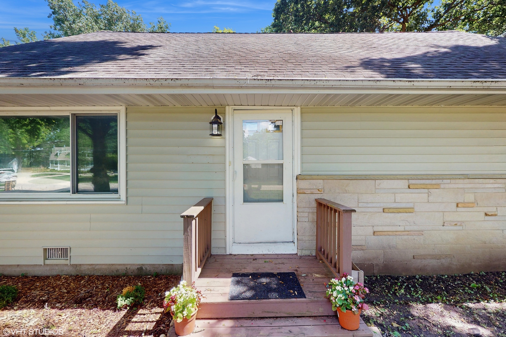 16051 W Des Plaines Drive, Libertyville, IL 60048