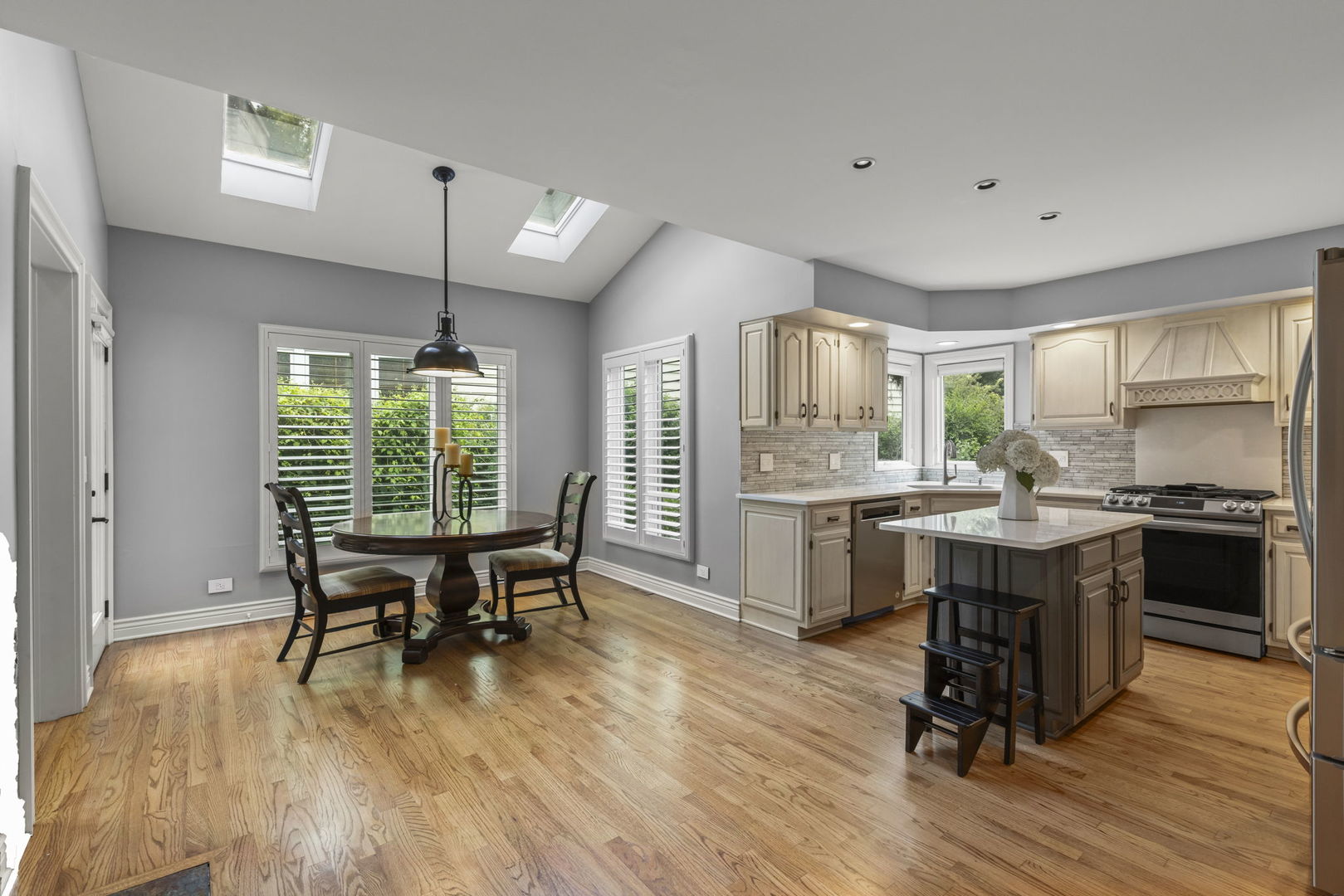 816 Spindletree Avenue, Naperville, IL 60565