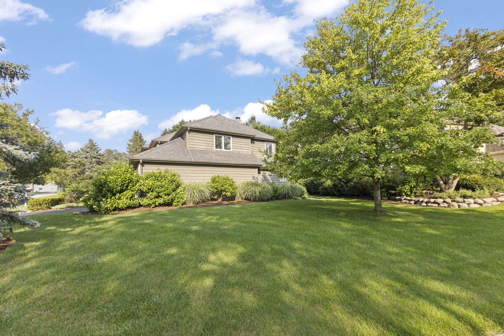816 Spindletree Avenue, Naperville, IL 60565