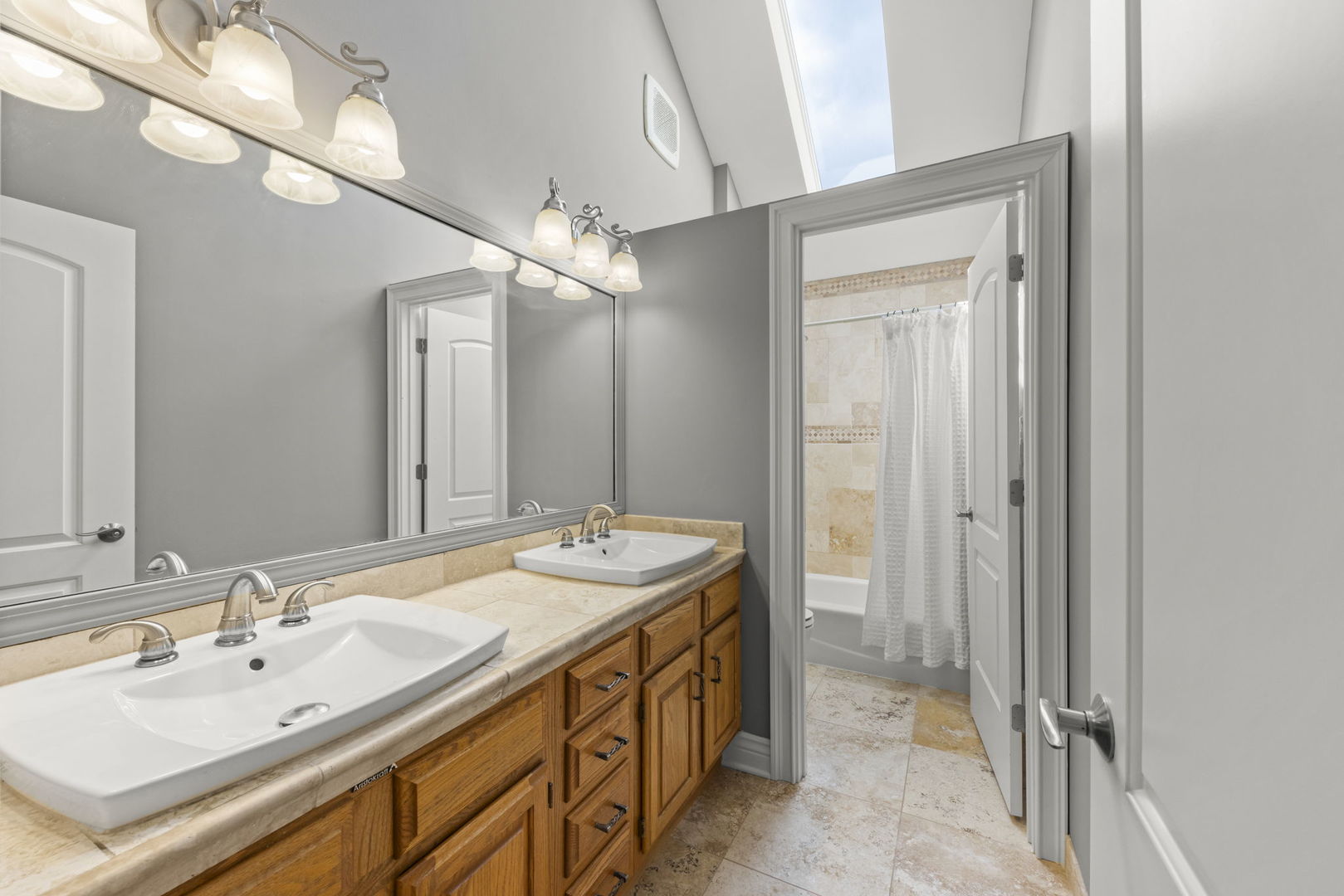 816 Spindletree Avenue, Naperville, IL 60565