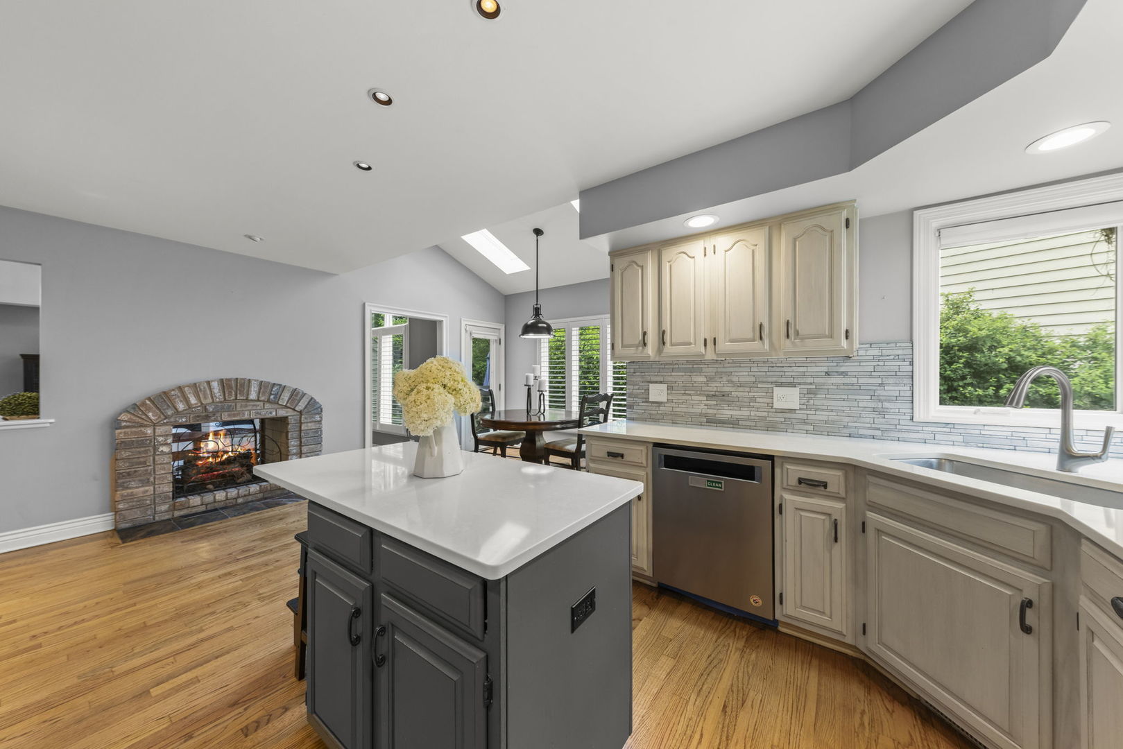 816 Spindletree Avenue, Naperville, IL 60565