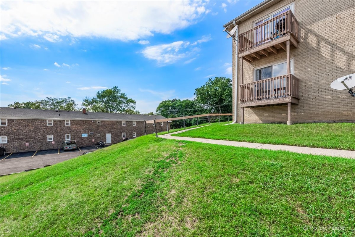 821 Bode Road #8, Elgin, IL 60120