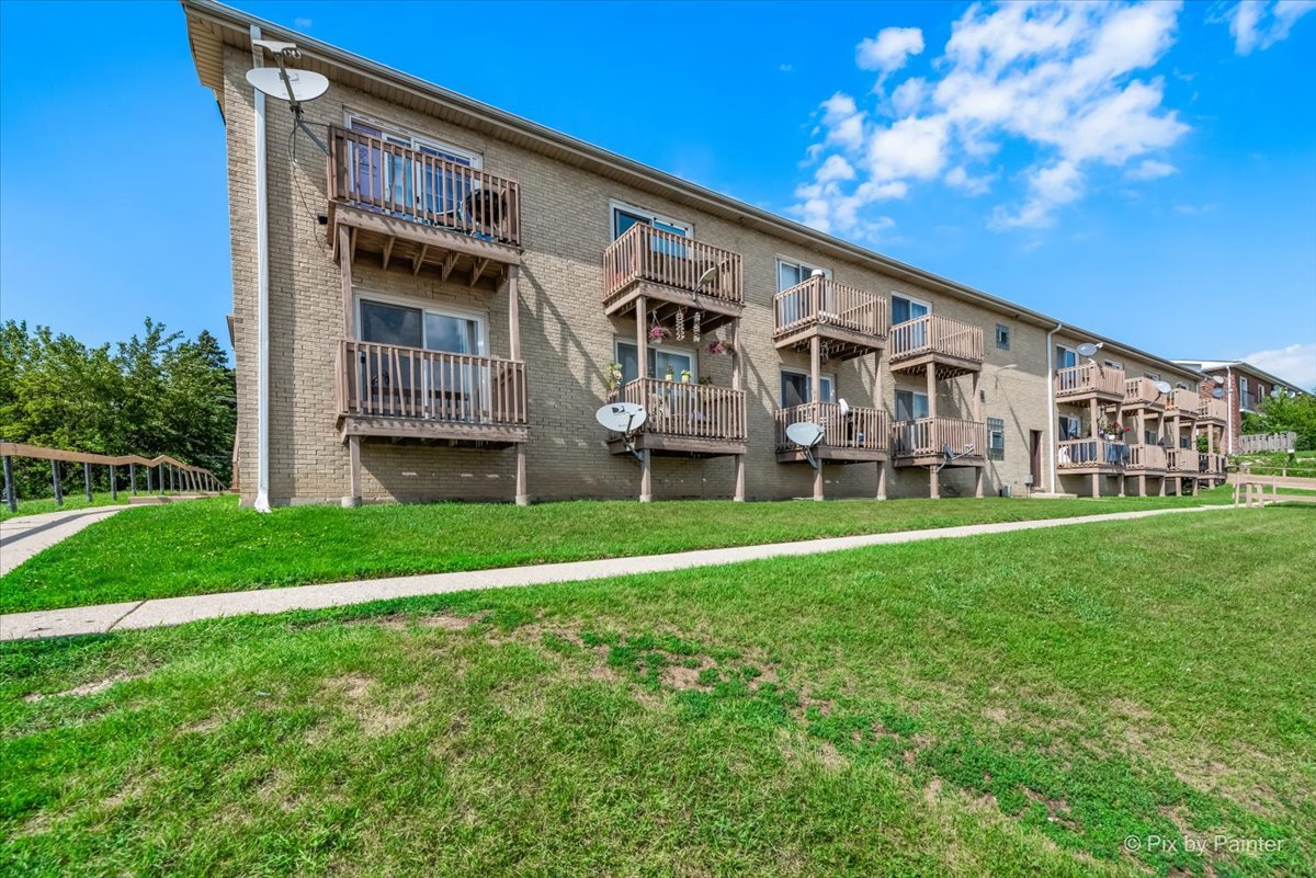 821 Bode Road #8, Elgin, IL 60120