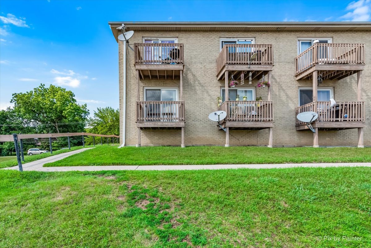 821 Bode Road #8, Elgin, IL 60120