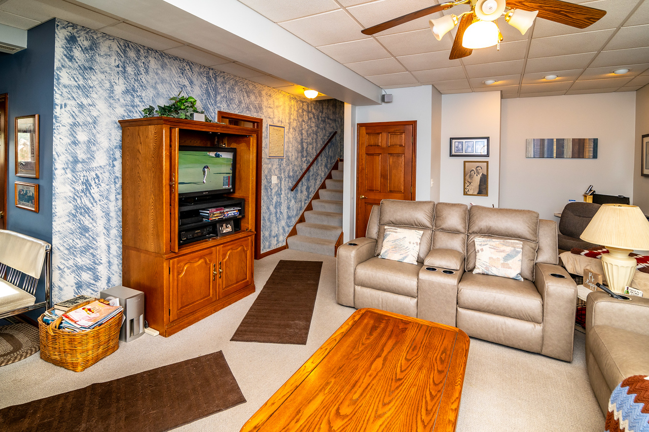 1N280 Morse Street, Carol Stream, IL 60188