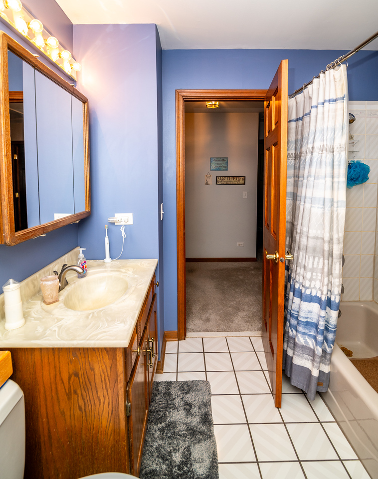 1N280 Morse Street, Carol Stream, IL 60188