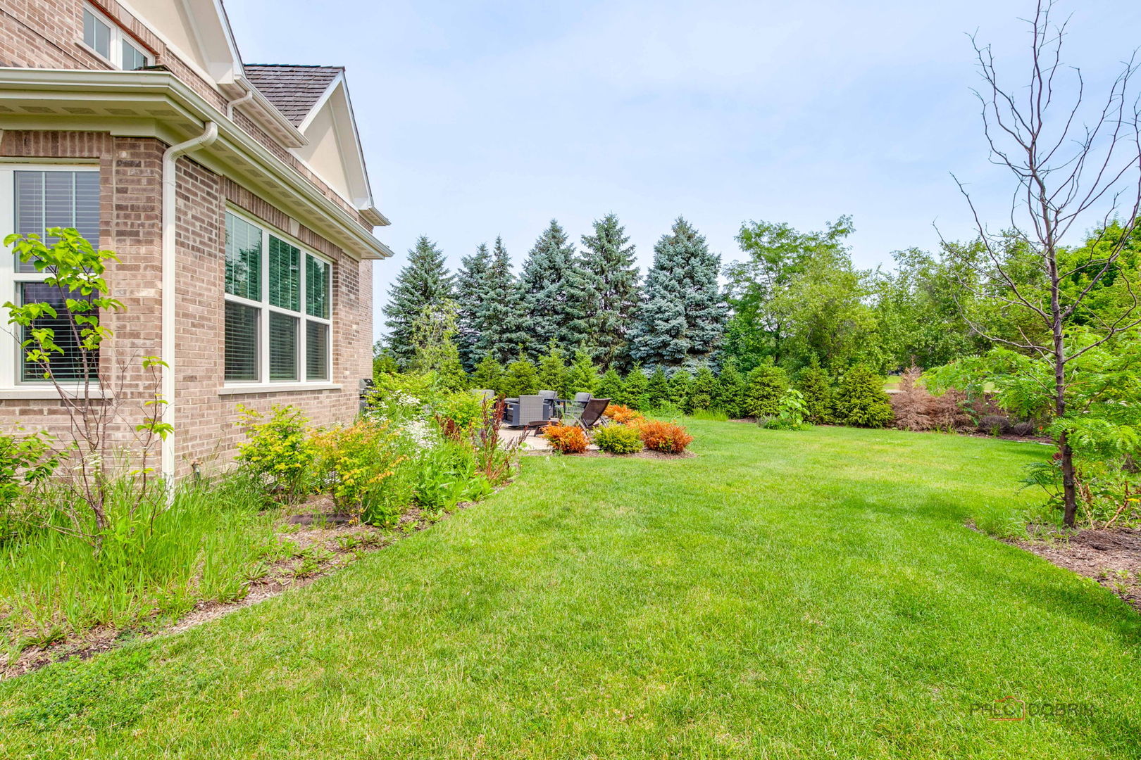 1945 N Lake Charles Drive, Vernon Hills, IL 60061