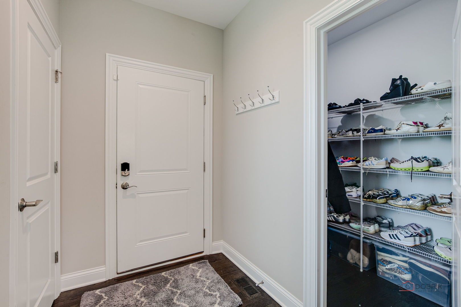 1945 N Lake Charles Drive, Vernon Hills, IL 60061
