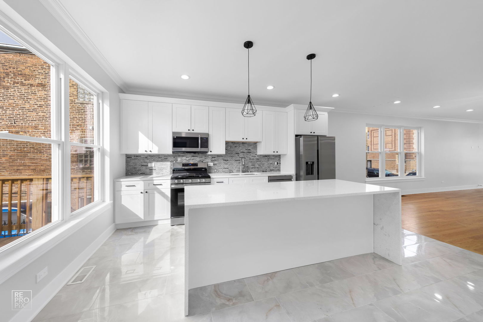 4241 W Walton Street, Chicago, IL 60651