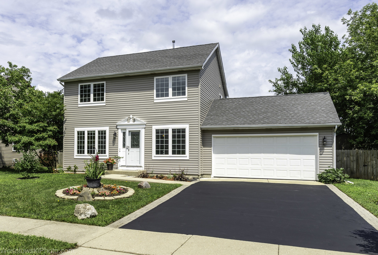 2004 Pine Drive, McHenry, IL 60051