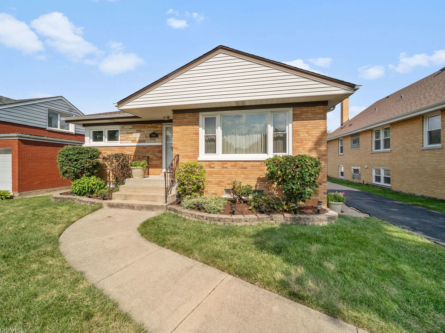 1865 Buckingham Avenue, Westchester, IL 60154