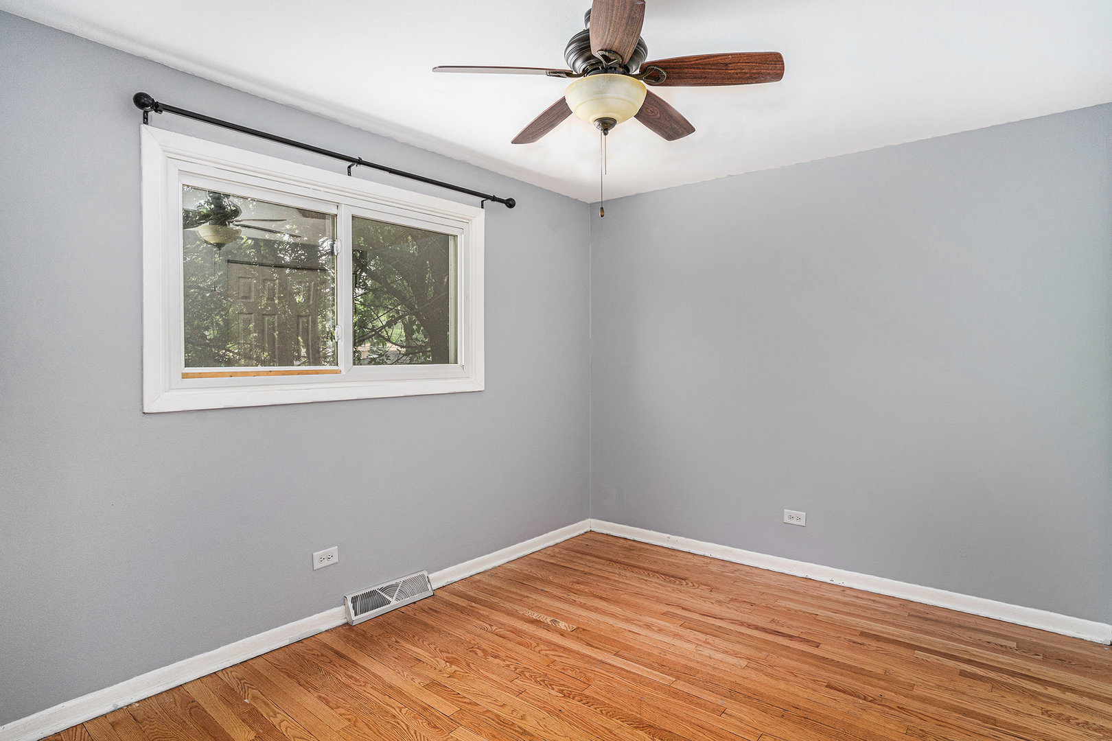 13947 S Saginaw Avenue, Burnham, IL 60633