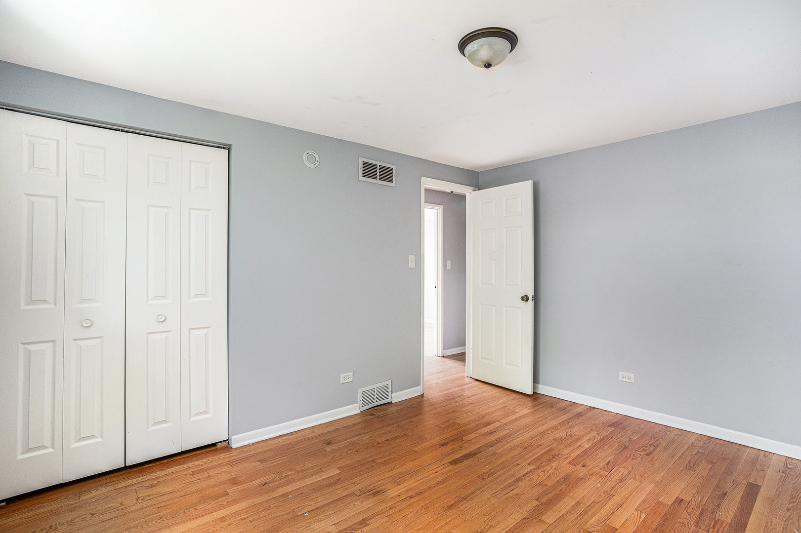 13947 S Saginaw Avenue, Burnham, IL 60633