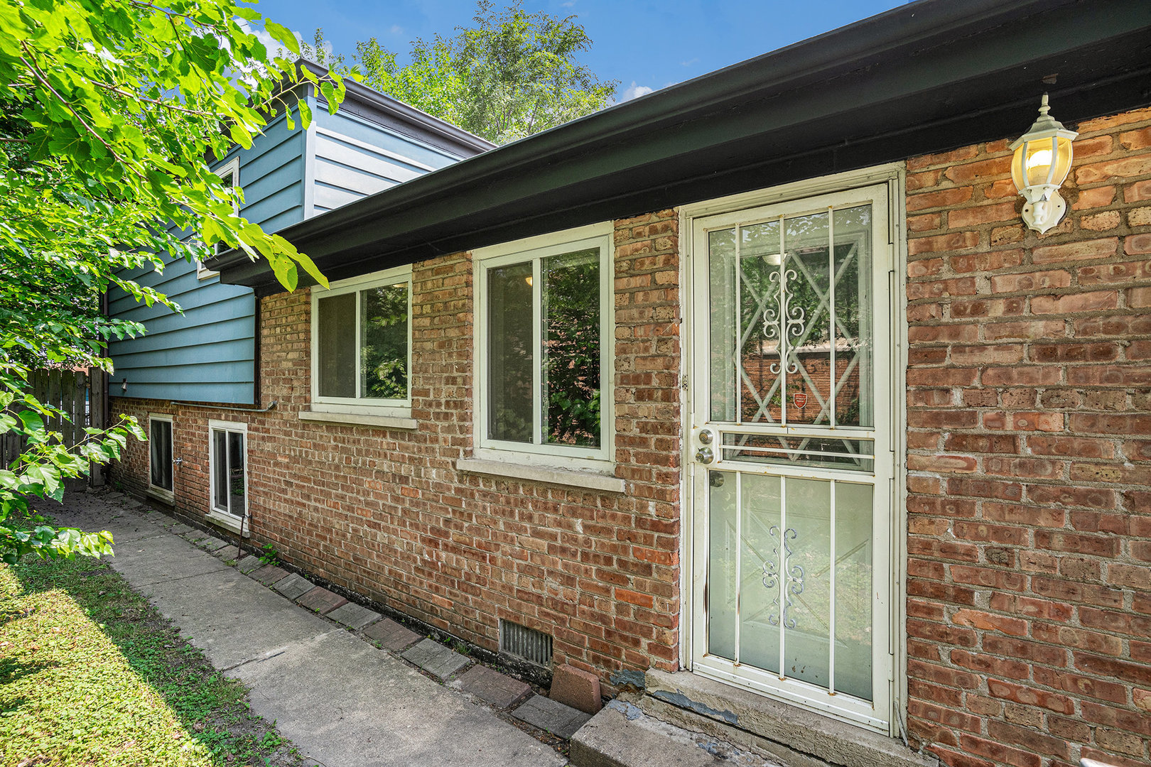 13947 S Saginaw Avenue, Burnham, IL 60633