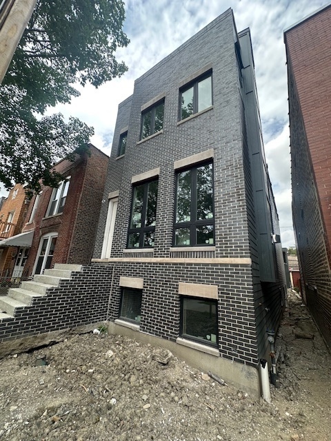 2638 W Superior Street, Chicago, IL 60612