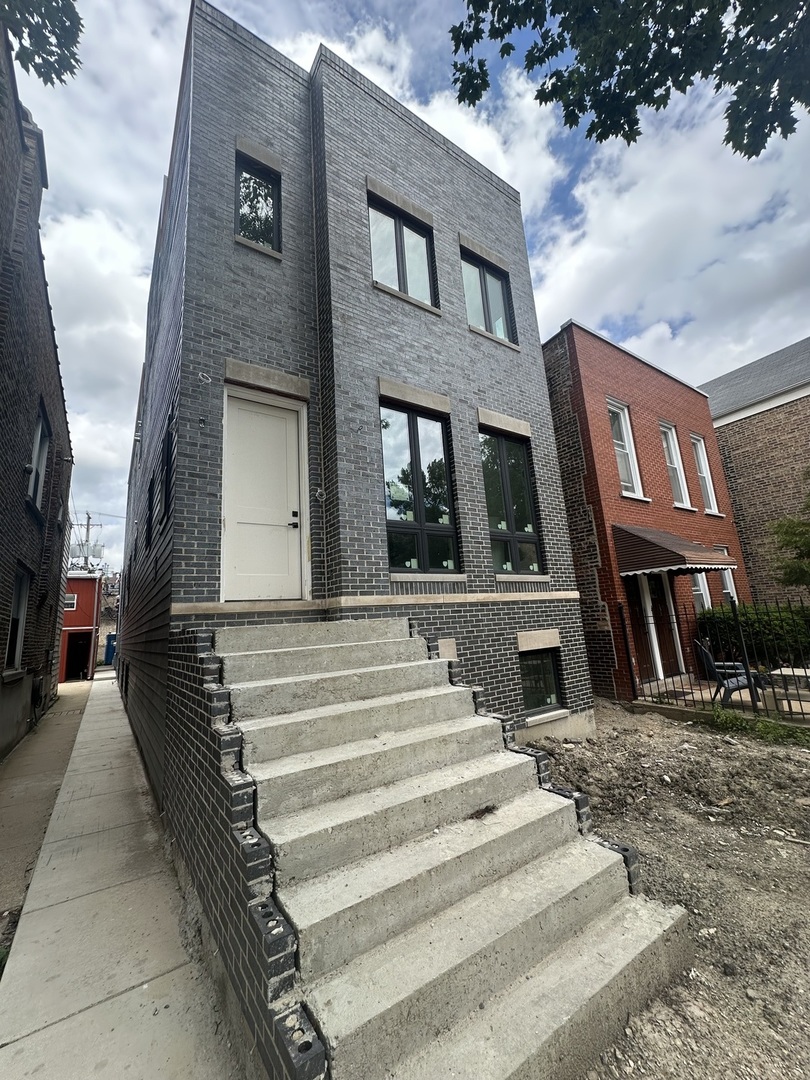 2638 W Superior Street, Chicago, IL 60612