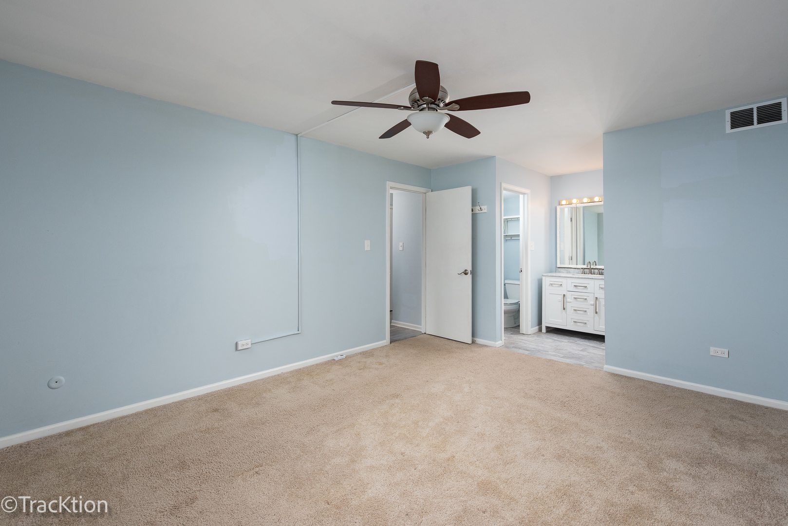 5825 Doe Circle #5825, Westmont, IL 60559