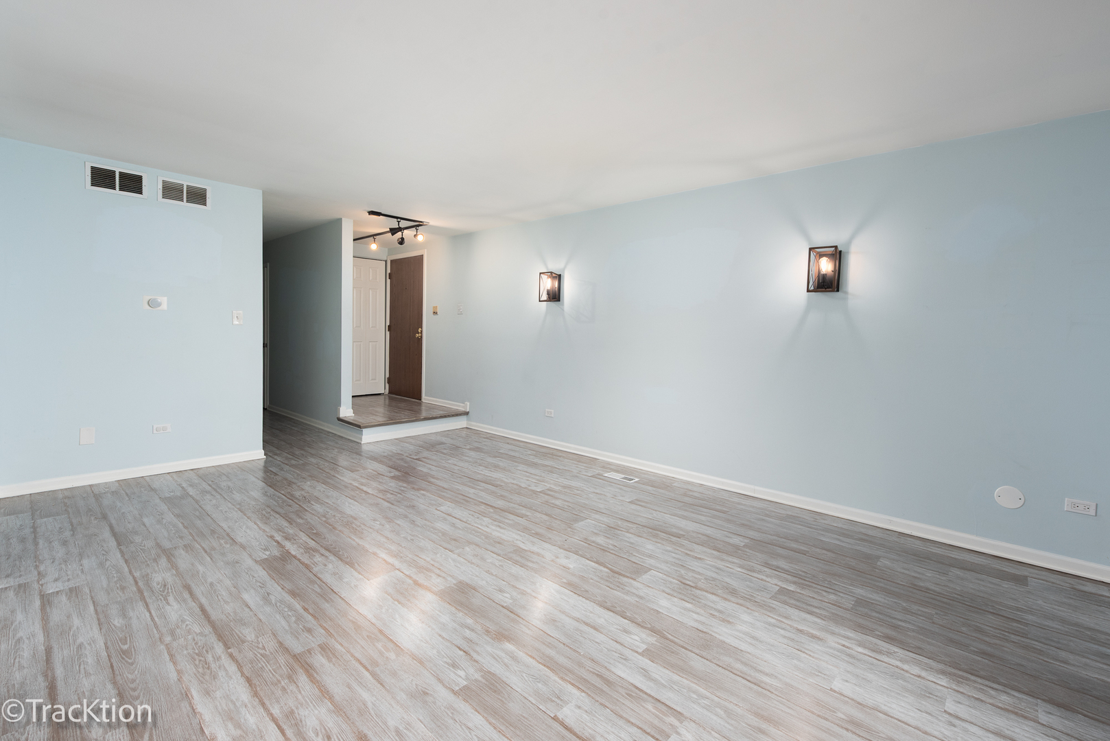 5825 Doe Circle #5825, Westmont, IL 60559