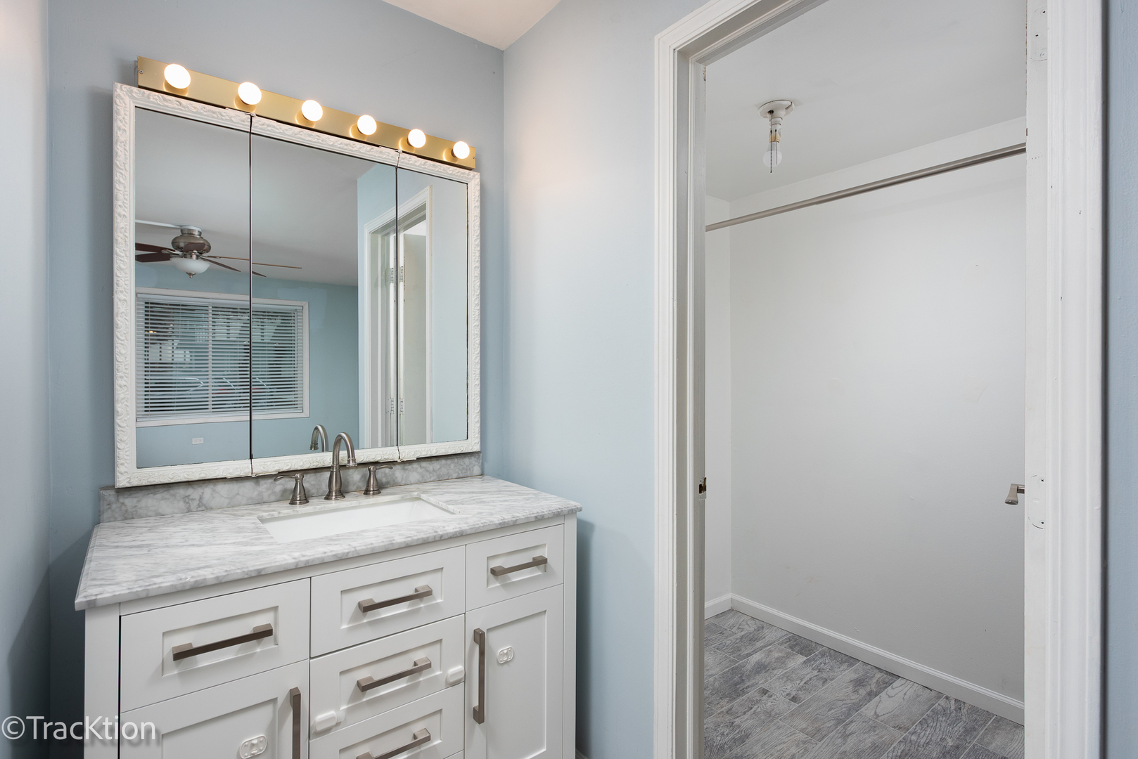 5825 Doe Circle #5825, Westmont, IL 60559