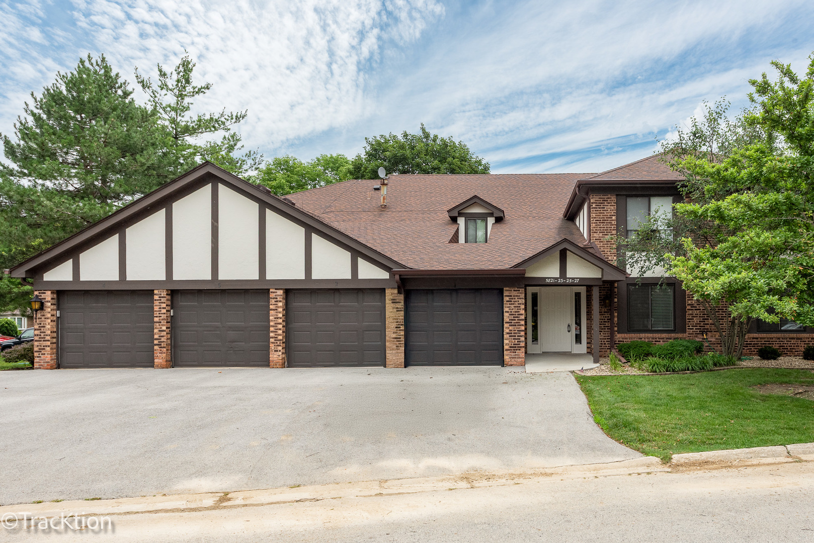 5825 Doe Circle #5825, Westmont, IL 60559