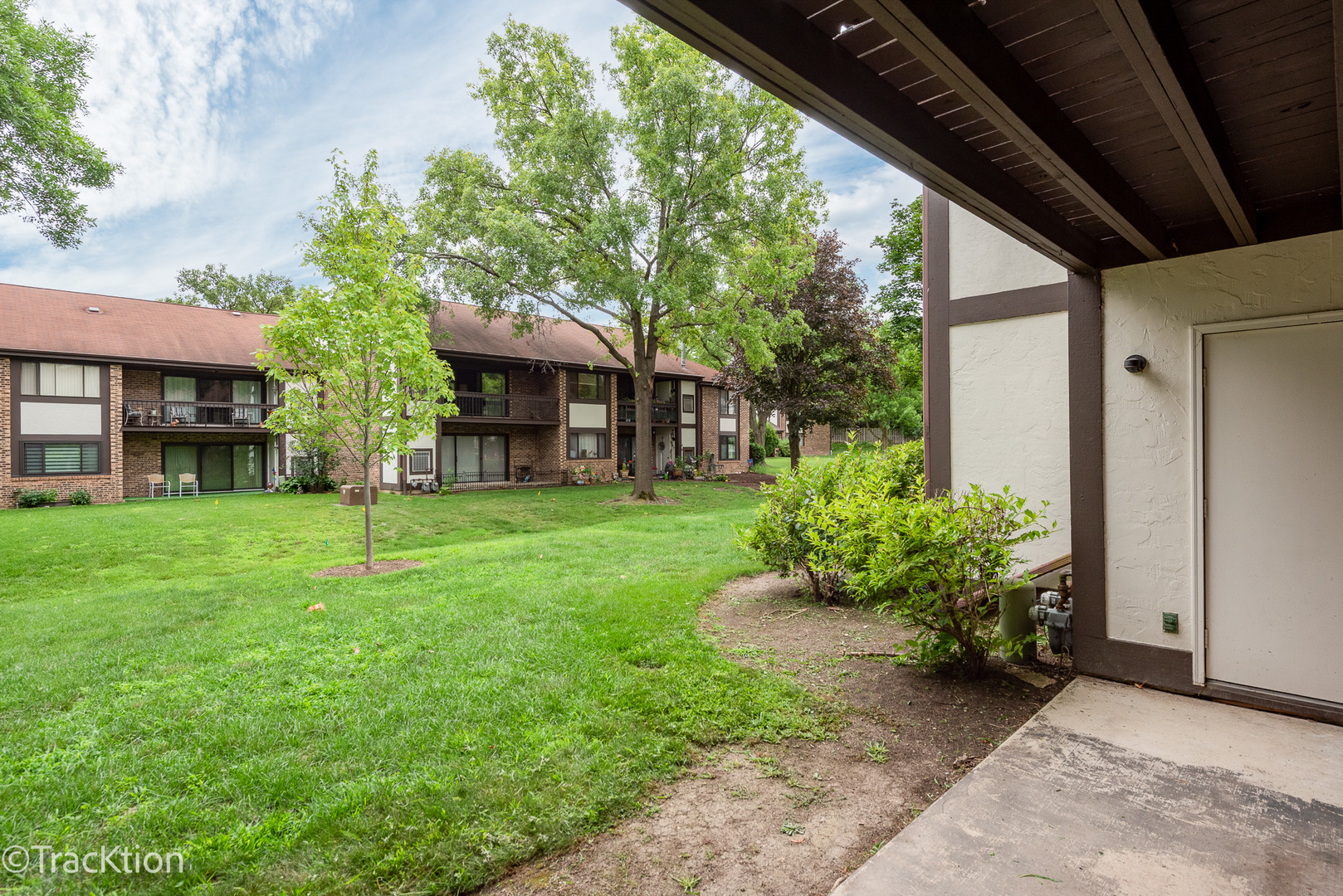 5825 Doe Circle #5825, Westmont, IL 60559