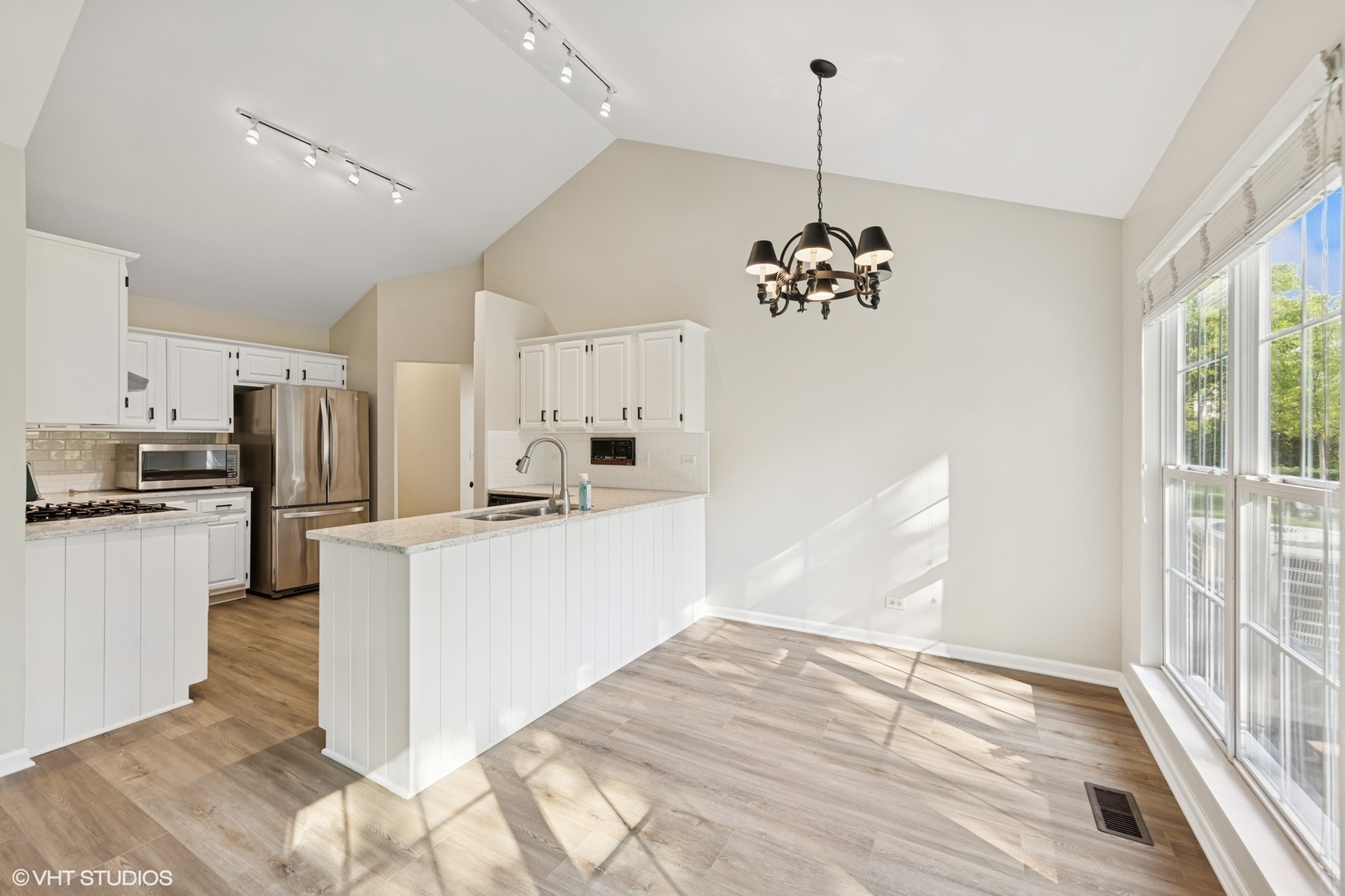 639 Clover Hill Lane, Elk Grove Village, IL 60007