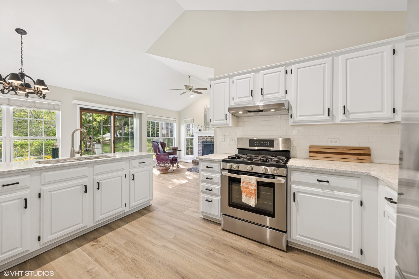 639 Clover Hill Lane, Elk Grove Village, IL 60007