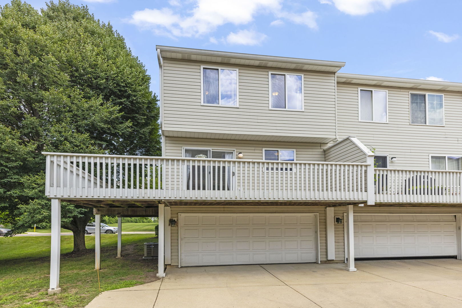 1208 Fox Hill Lane, North Aurora, IL 60542