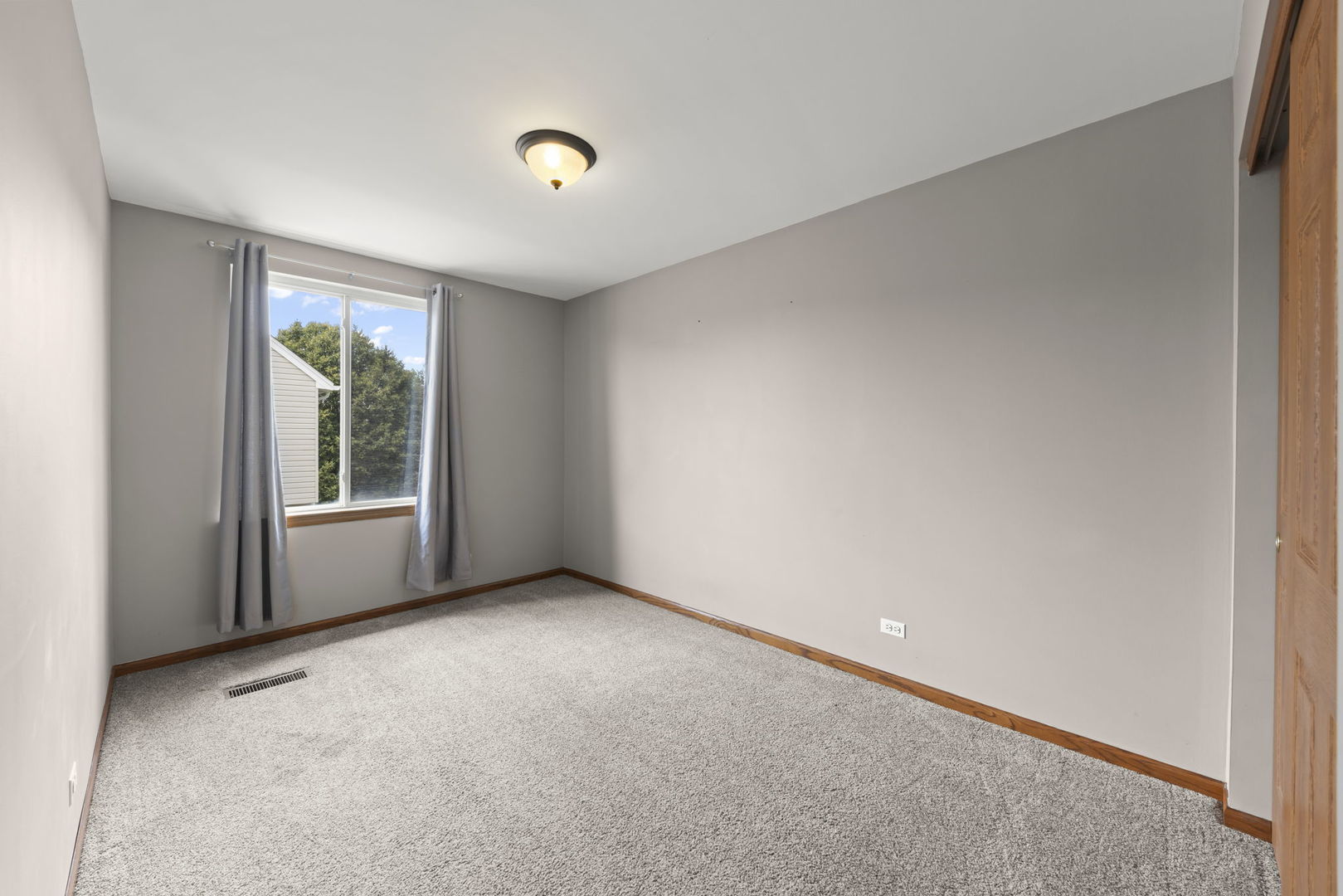 1208 Fox Hill Lane, North Aurora, IL 60542
