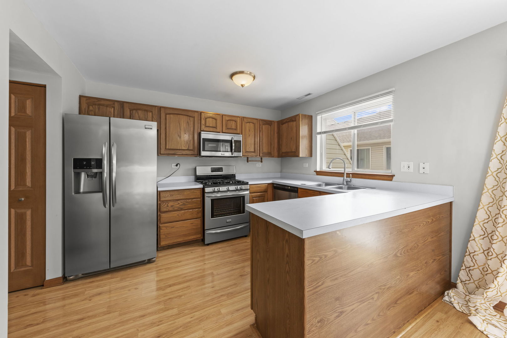 1208 Fox Hill Lane, North Aurora, IL 60542