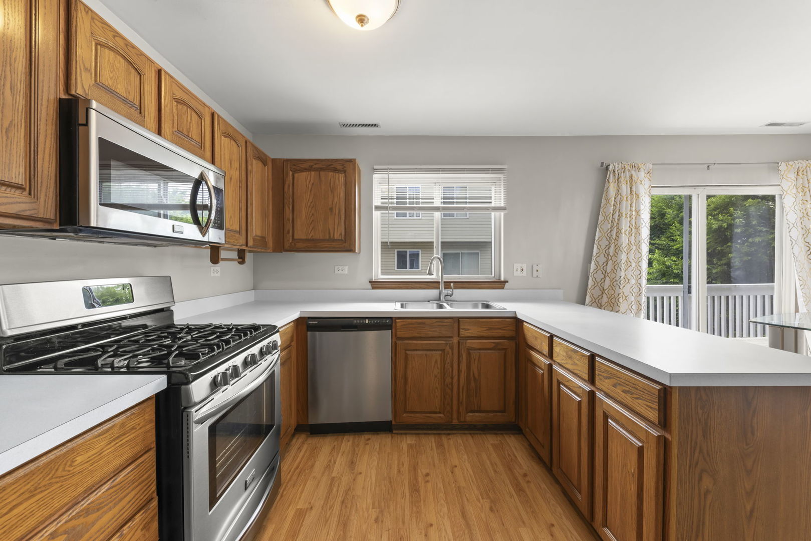 1208 Fox Hill Lane, North Aurora, IL 60542