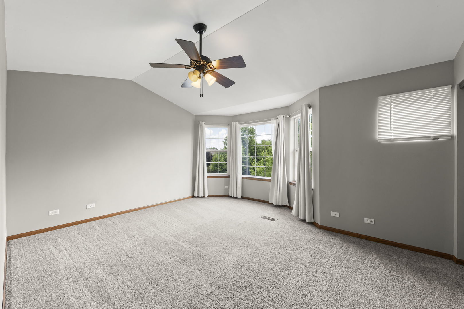 1208 Fox Hill Lane, North Aurora, IL 60542