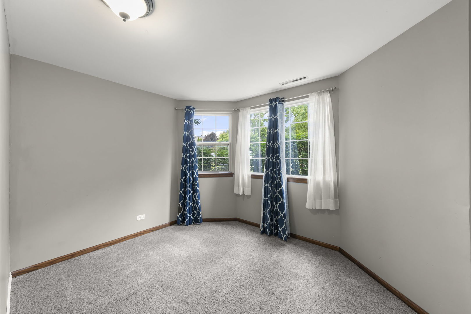1208 Fox Hill Lane, North Aurora, IL 60542