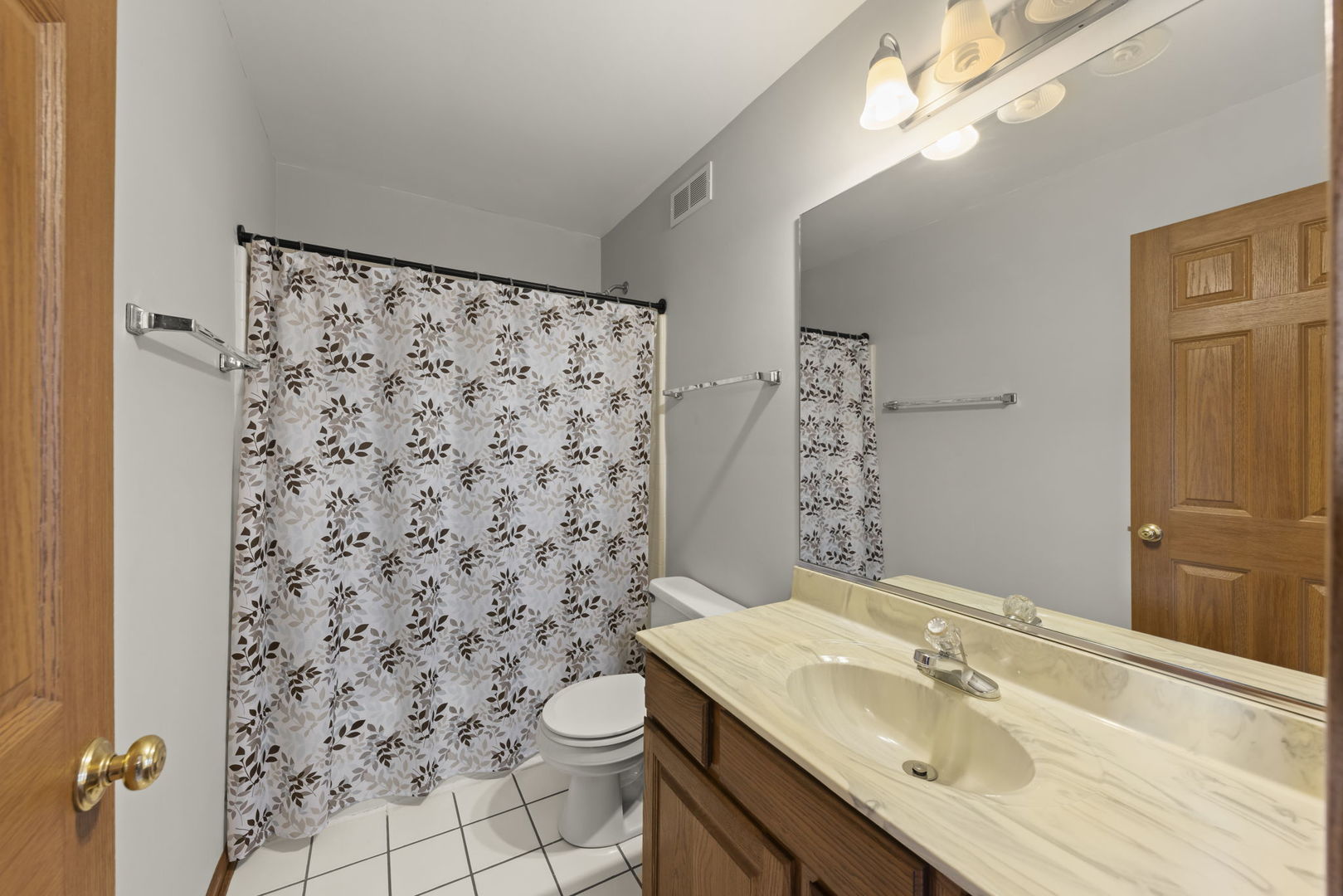 1208 Fox Hill Lane, North Aurora, IL 60542
