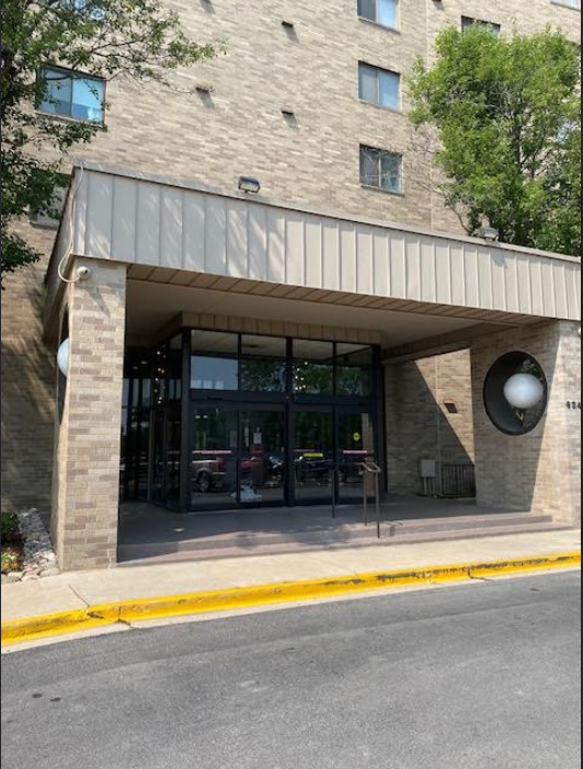 6340 AMERICANA Drive #1009, Willowbrook, IL 60527