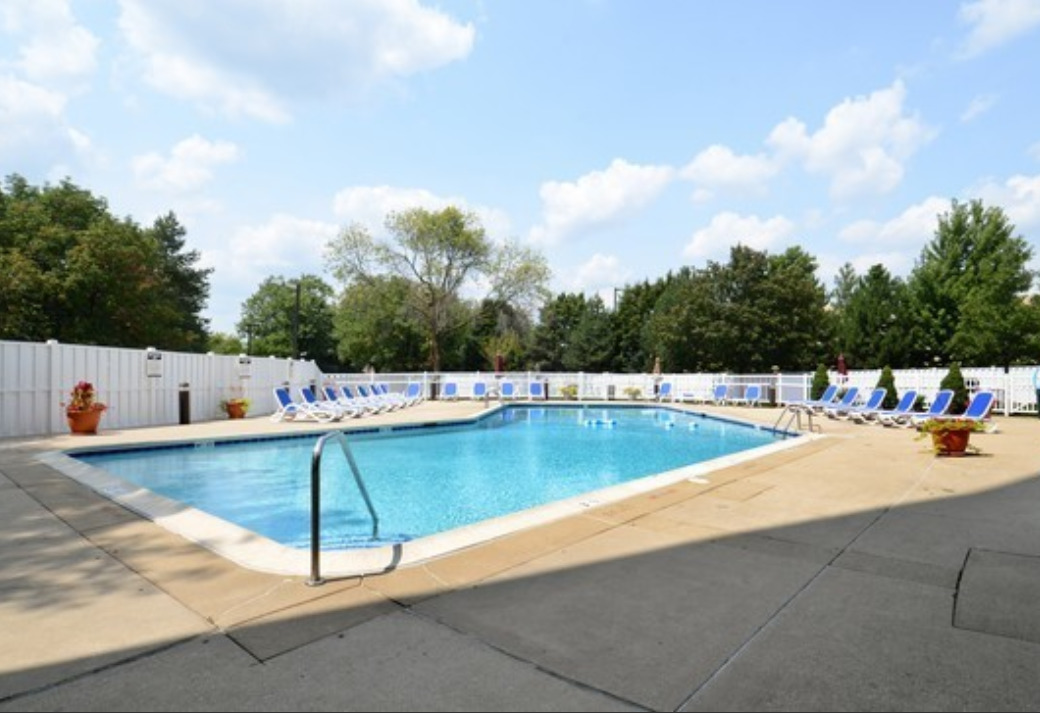 6340 AMERICANA Drive #1009, Willowbrook, IL 60527