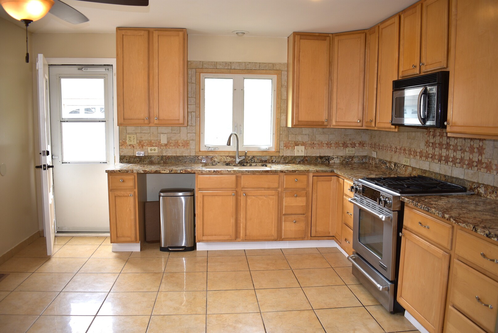 388 Elmhurst Street, Wood Dale, IL 60191