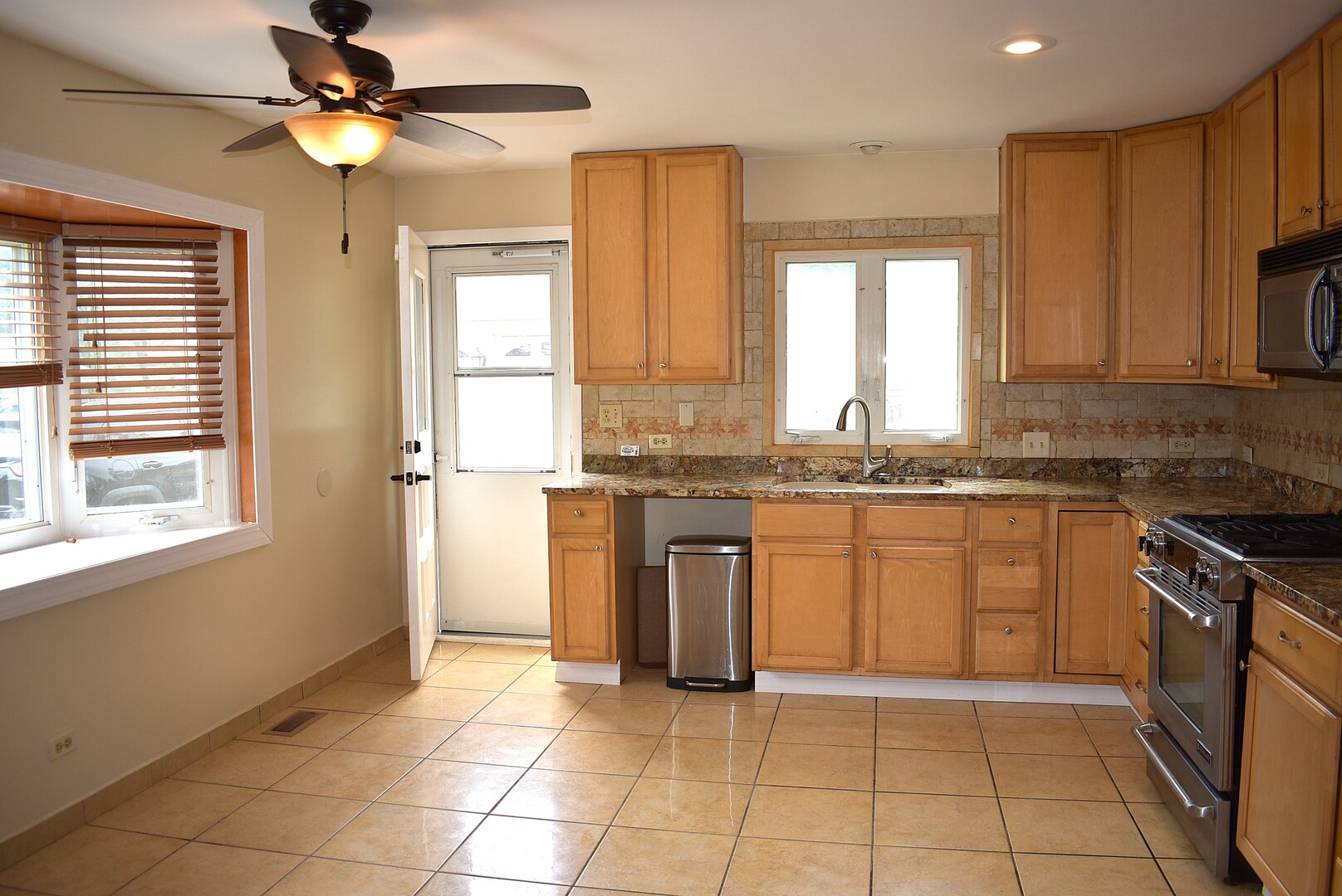 388 Elmhurst Street, Wood Dale, IL 60191