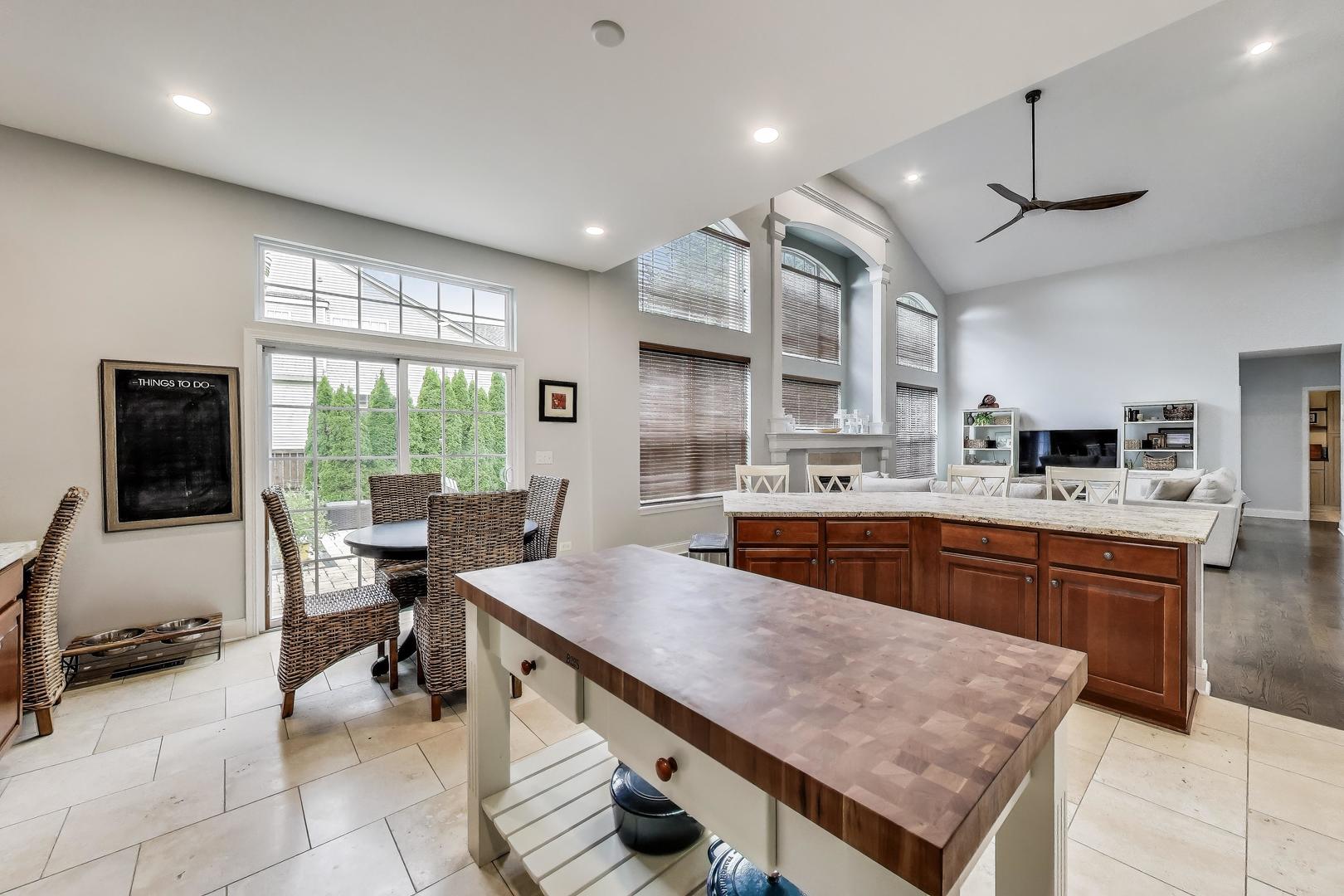 404 Bluegrass Lane, Geneva, IL 60134