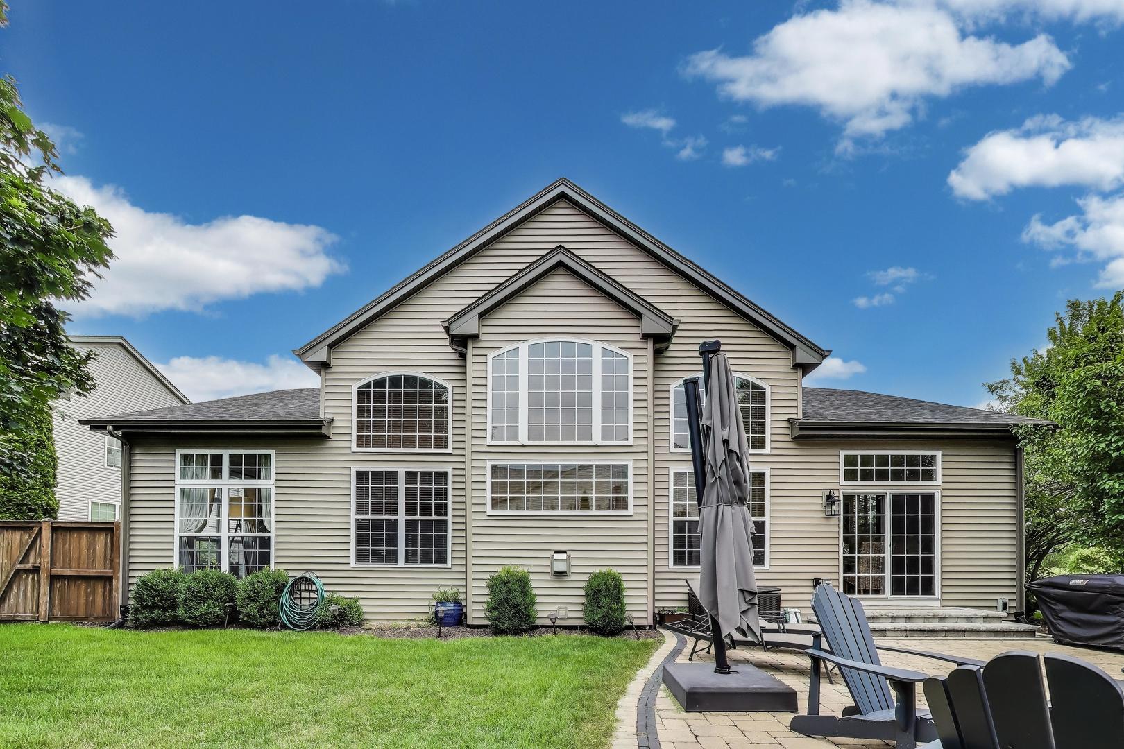 404 Bluegrass Lane, Geneva, IL 60134