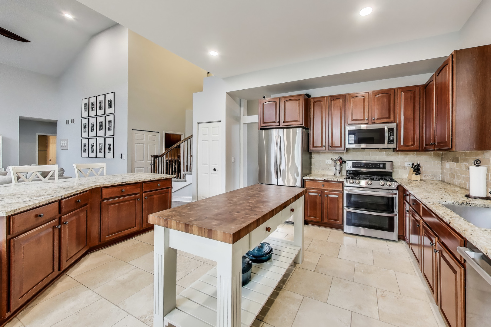 404 Bluegrass Lane, Geneva, IL 60134