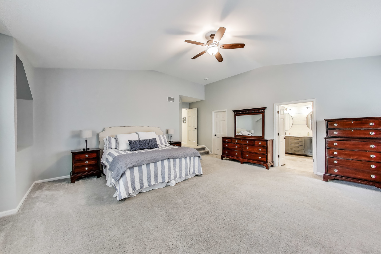 404 Bluegrass Lane, Geneva, IL 60134