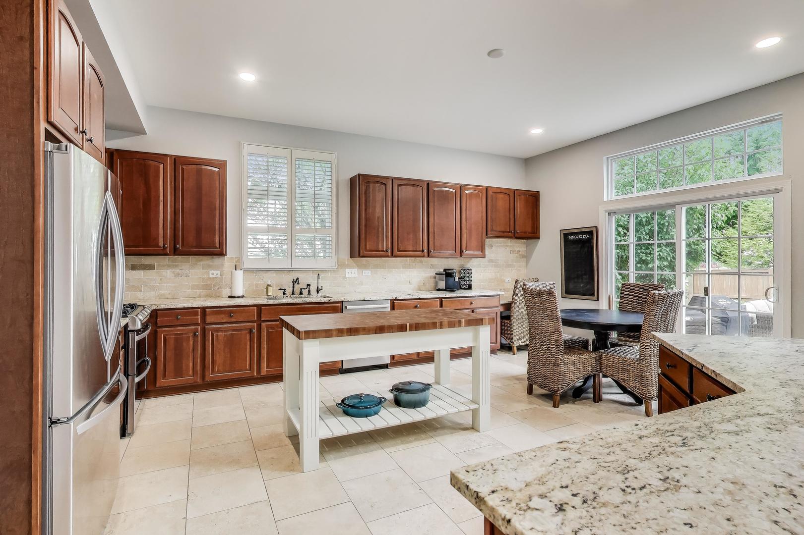 404 Bluegrass Lane, Geneva, IL 60134