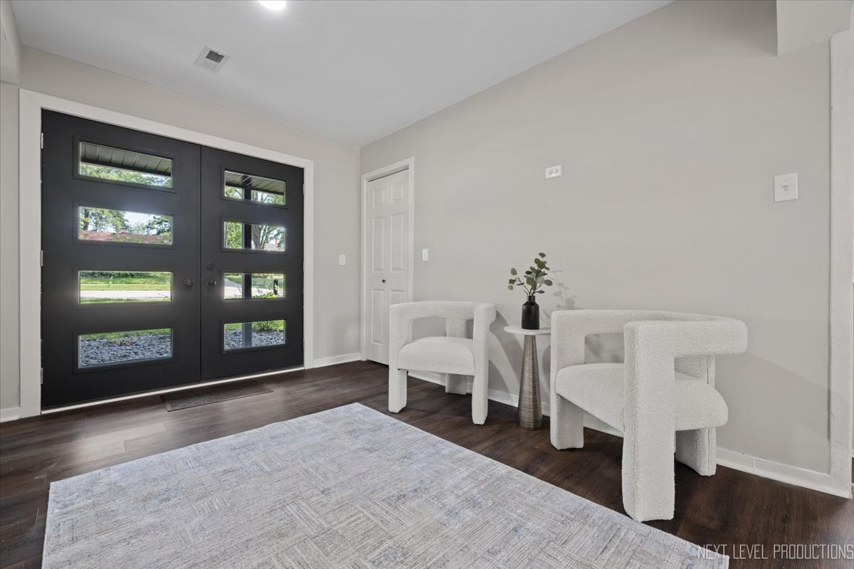 1007 Rolling Drive, Lisle, IL 60532