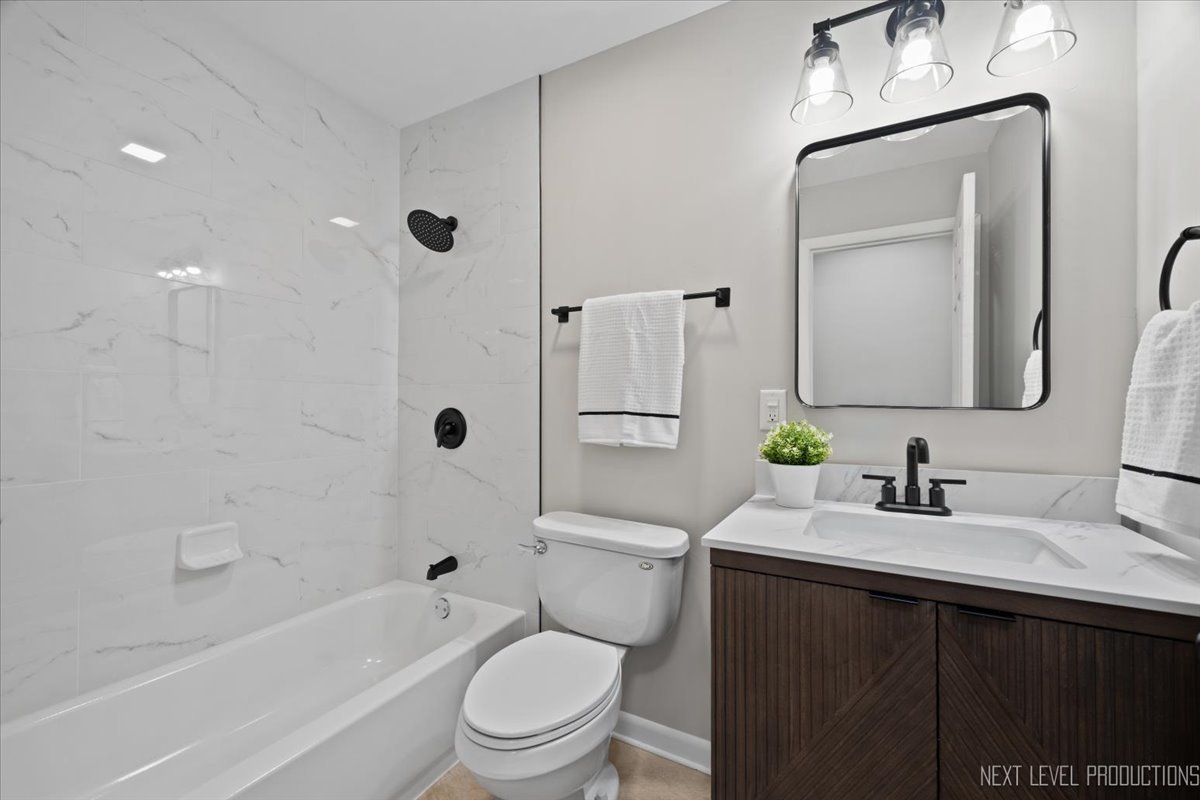 1007 Rolling Drive, Lisle, IL 60532