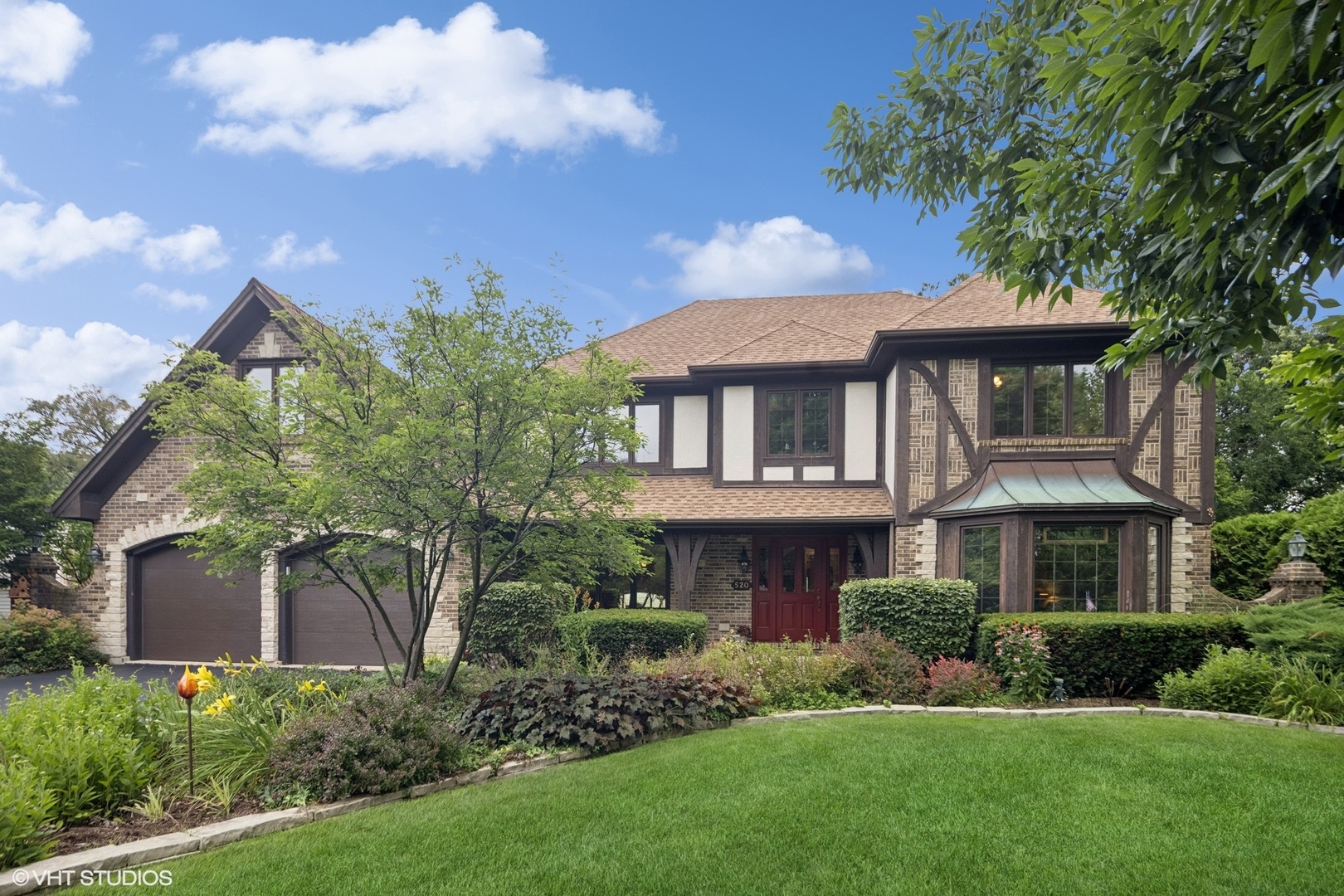 1S520 Swan Lake Court, Wheaton, IL 60189