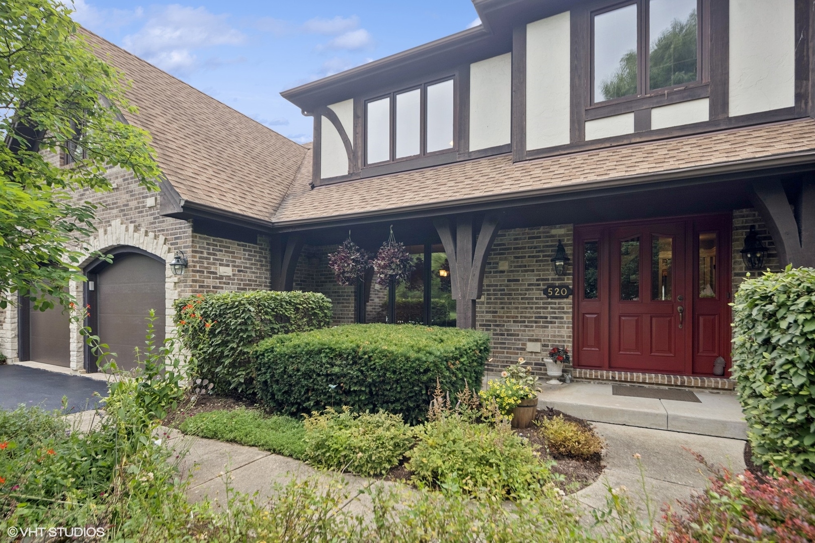 1S520 Swan Lake Court, Wheaton, IL 60189